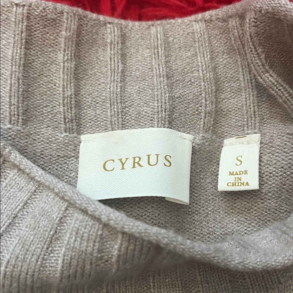 Cyrus Light Gray Ribbed Knit Top - Picture 2 of 3
